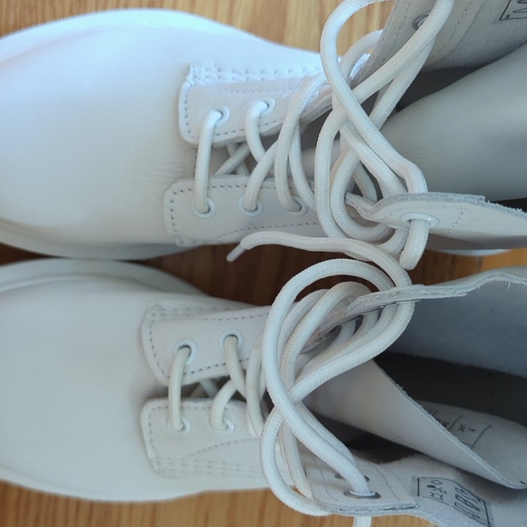 Dr Martens boots - Picture 11 of 13